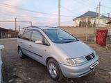 Volkswagen Sharan 1999 годаүшін1 700 000 тг. в Алматы