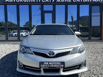 Toyota Camry 2013 года за 7 800 000 тг. в Актобе – фото 5