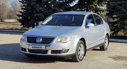 Volkswagen Passat 2007 годаүшін2 500 000 тг. в Уральск