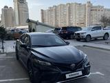 Toyota Camry 2022 года за 15 500 000 тг. в Актау