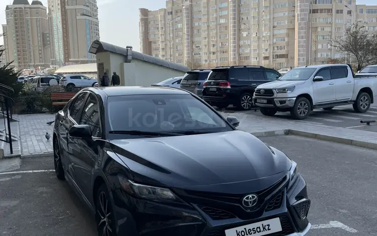 Toyota Camry 2022 года за 14 000 000 тг. в Актау