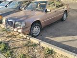 Mercedes-Benz E 220 1993 года за 1 200 000 тг. в Талдыкорган – фото 2