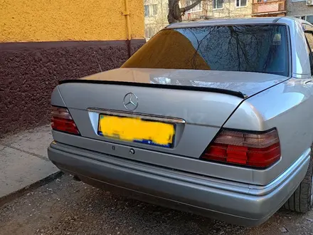 Mercedes-Benz E 220 1994 года за 3 700 000 тг. в Жезказган – фото 3