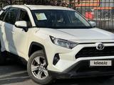 Toyota RAV4 2022 года за 17 350 000 тг. в Семей – фото 3