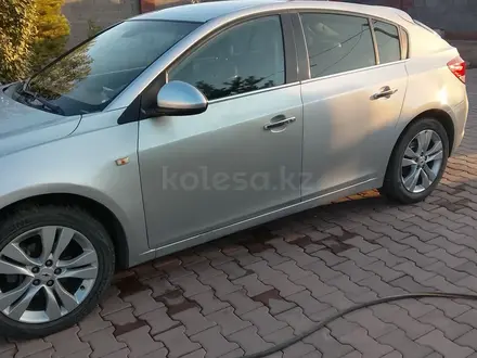 Chevrolet Cruze 2013 года за 2 800 000 тг. в Алматы – фото 3