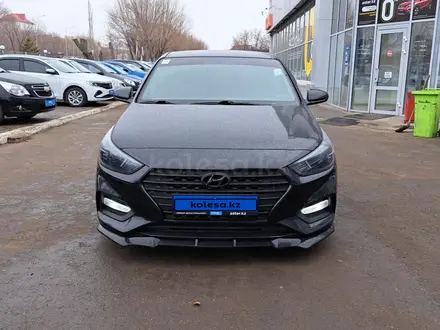 Hyundai Solaris 2017 года за 7 520 000 тг. в Костанай – фото 2