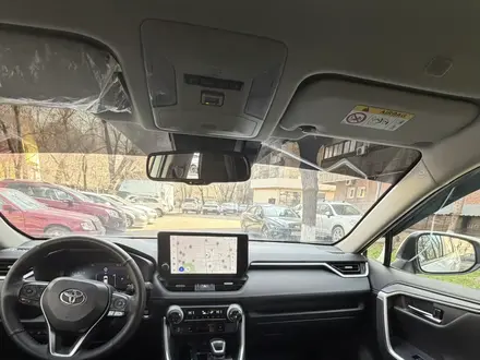 Toyota RAV4 2023 года за 18 500 000 тг. в Алматы – фото 4