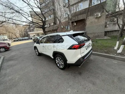 Toyota RAV4 2023 года за 18 500 000 тг. в Алматы – фото 2