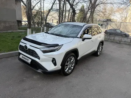 Toyota RAV4 2023 года за 18 500 000 тг. в Алматы