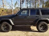 Jeep Cherokee 2001 года за 11 000 000 тг. в Астана