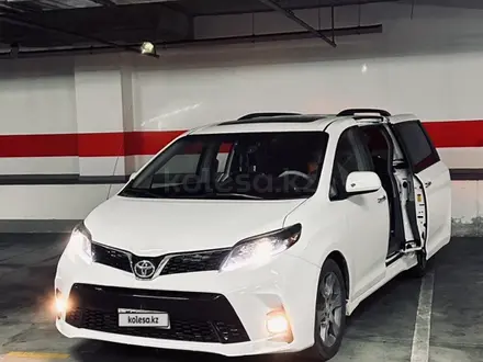 Toyota Sienna 2014 года за 10 500 000 тг. в Тараз