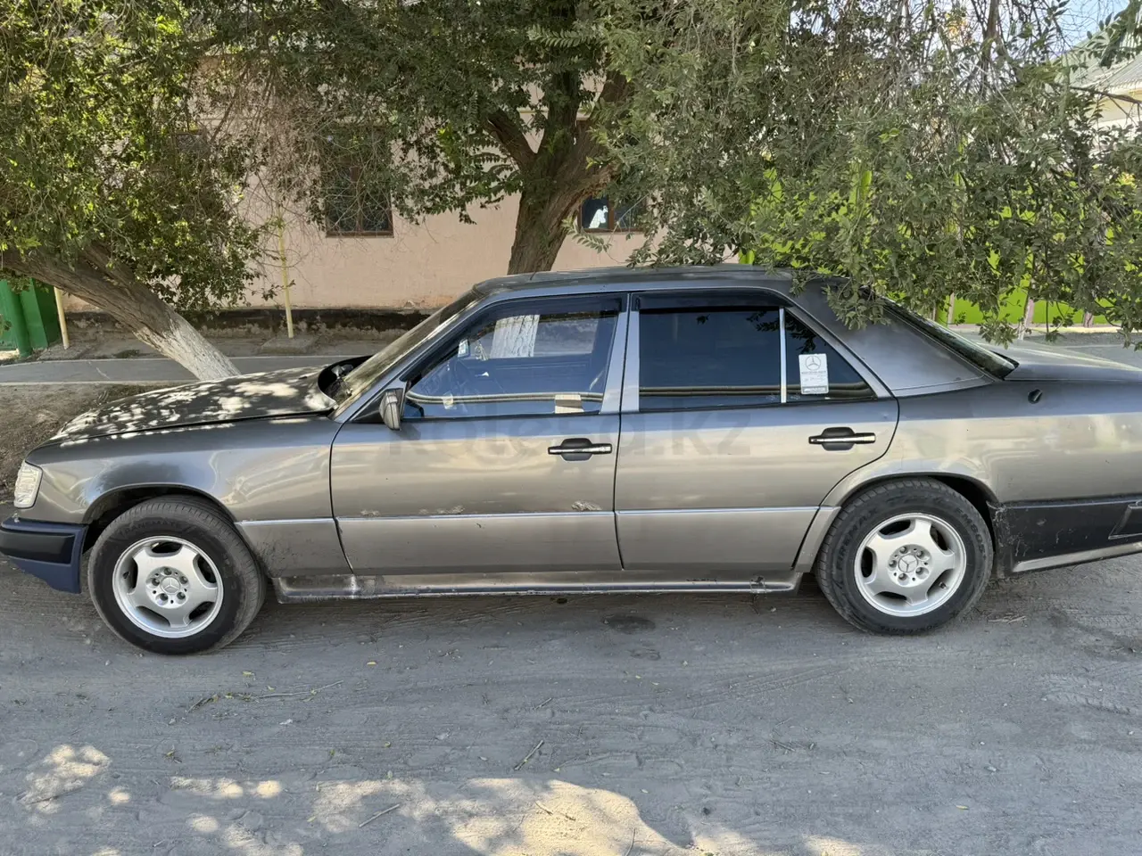 Mercedes-Benz E-Class, 1990