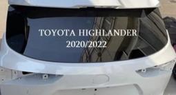 Оригинальная крышка багажника Highlander U70 2019-. за 500 000 тг. в Алматы