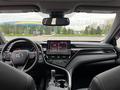 Toyota Camry 2021 года за 11 000 000 тг. в Алматы – фото 14