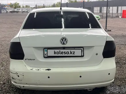 Volkswagen Polo 2015 года за 3 731 325 тг. в Астана – фото 2