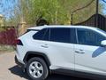 Toyota RAV4 2020 года за 15 200 000 тг. в Караганда – фото 2