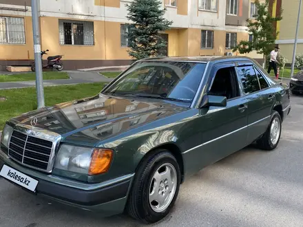 Mercedes-Benz E 220 1993 года за 2 900 000 тг. в Алматы – фото 12