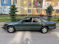 Mercedes-Benz E 220 1993 годаүшін3 500 000 тг. в Алматы