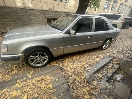 Mercedes-Benz E 260 1992 года за 1 400 000 тг. в Алматы – фото 8