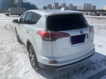 Toyota RAV4 2016 года за 11 650 000 тг. в Астана – фото 3