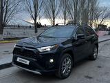 Toyota RAV4 2022 года за 18 000 000 тг. в Астана