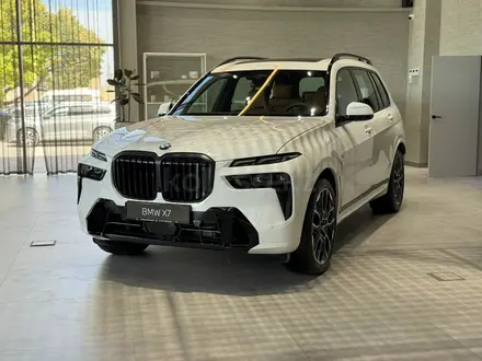 BMW X7 XDrive 40i 2025 года за 80 356 219 тг. в Кызылорда