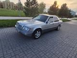 Mercedes-Benz E 220 1993 года за 2 100 000 тг. в Туркестан