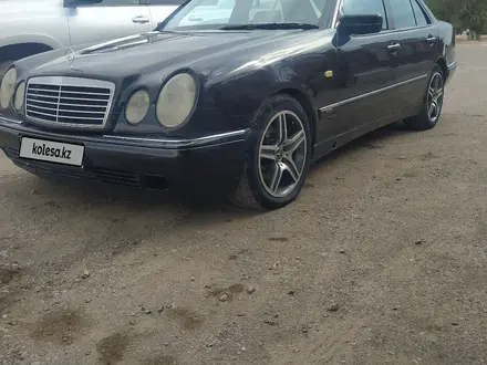 Mercedes-Benz E 430 1997 года за 3 200 000 тг. в Шу – фото 3