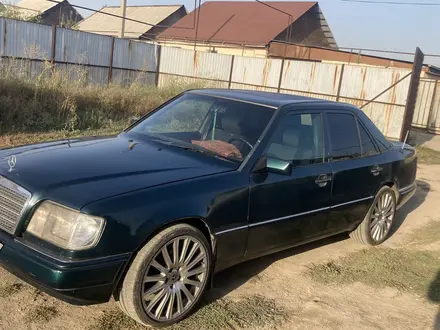 Mercedes-Benz E 200 1994 года за 2 000 000 тг. в Алматы