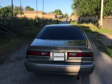 Toyota Camry 1998 года за 2 500 000 тг. в Шымкент – фото 5