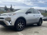 Toyota RAV4 2018 года за 9 700 000 тг. в Актобе – фото 3