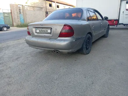 Hyundai Sonata 1996 года за 600 000 тг. в Шымкент – фото 4