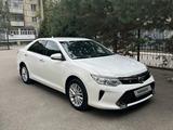 Toyota Camry 2015 года за 11 500 000 тг. в Костанай – фото 2