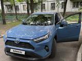 Toyota RAV4 2022 годаfor18 700 000 тг. в Алматы – фото 3