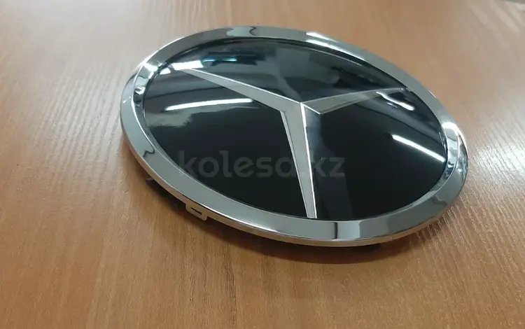 Mercedes-benz w205 c-class эмблема на решетку радиатора. за 45 000 тг. в Алматы