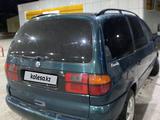 Volkswagen Sharan 1998 года за 2 600 000 тг. в Уральск – фото 4