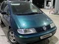 Volkswagen Sharan 1998 года за 2 600 000 тг. в Уральск