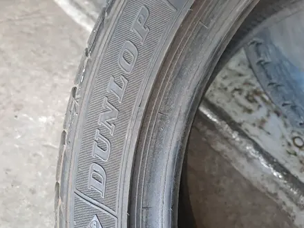 Резина в хорошем состоянии DUNLOP 1 шт за 35 000 тг. в Алматы – фото 2