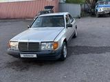 Mercedes-Benz E 260 1989 года за 800 000 тг. в Караганда – фото 2