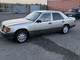 Mercedes-Benz E 260 1989 года за 800 000 тг. в Караганда