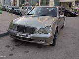 Mercedes-Benz C 180 2002 года за 3 800 000 тг. в Алматы