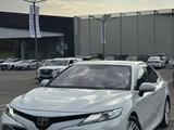 Toyota Camry 2018 года за 13 100 000 тг. в Алматы