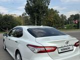 Toyota Camry 2018 года за 13 100 000 тг. в Алматы – фото 5