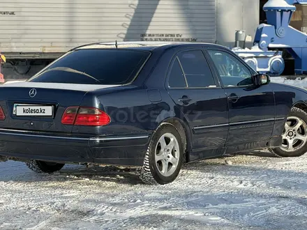 Mercedes-Benz E 320 2000 года за 3 400 000 тг. в Караганда – фото 2