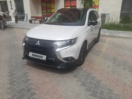 Mitsubishi Outlander 2022 годаүшін14 400 000 тг. в Актау