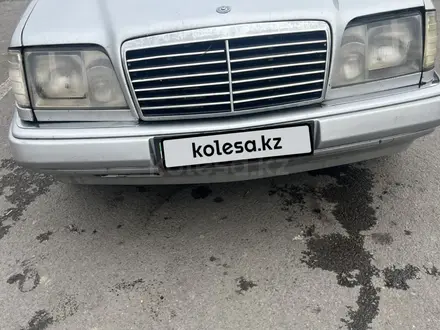 Mercedes-Benz E 200 1993 года за 1 700 000 тг. в Алматы