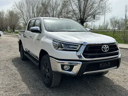 Toyota Hilux 2024 года за 20 300 000 тг. в Актобе – фото 2