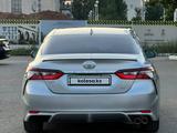 Toyota Camry 2021 года за 12 000 000 тг. в Уральск – фото 4