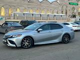 Toyota Camry 2021 года за 12 000 000 тг. в Уральск – фото 3