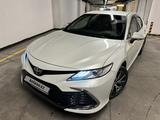 Toyota Camry 2021 года за 20 700 000 тг. в Алматы – фото 2